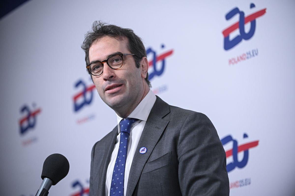 La frazione della Spagna accelera i prodotti in termini di prodotti di terza vei...