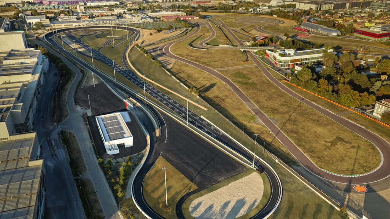 Ferrari, ha concluso nuove canzoni di prova attorno a un pollo pavimentato