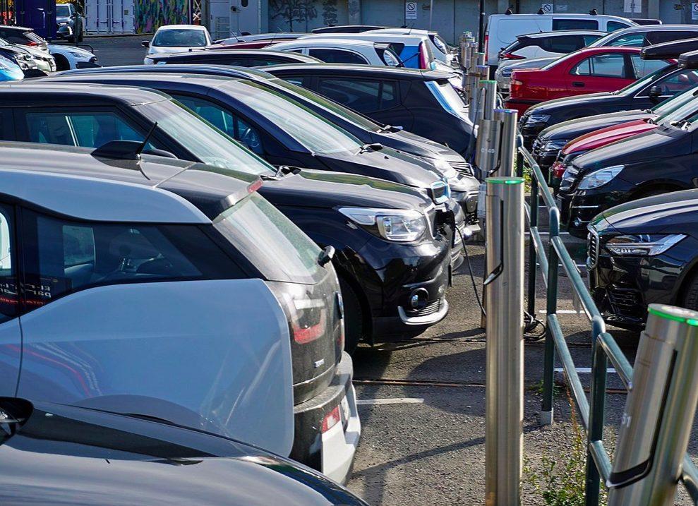 Against and against the composition: the opposite point of view -